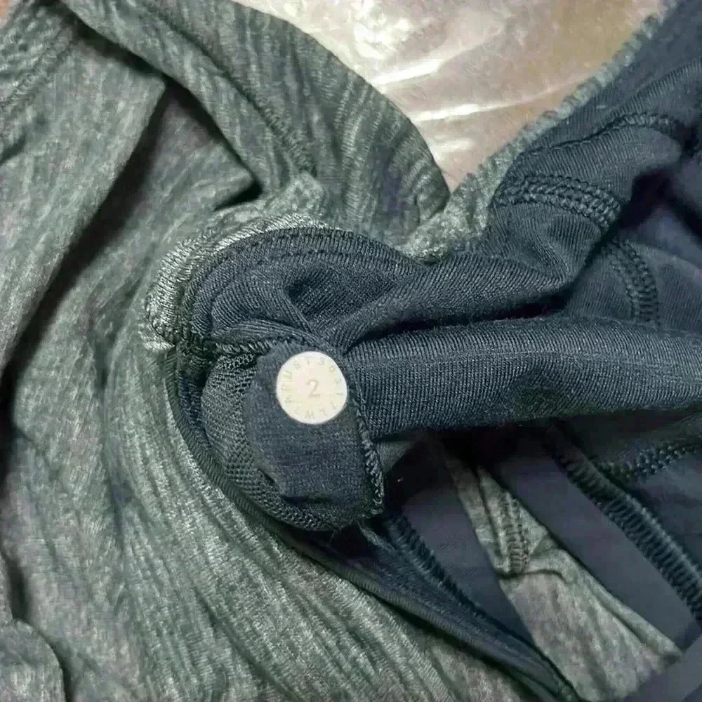 Lululemon woman’s top
